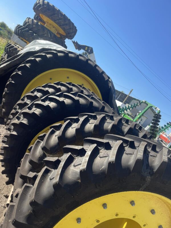Комплект тесни гуми MICHELIN AGRIBIB с джанти за John Deere 8R - Image 2