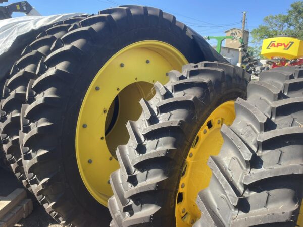 Комплект тесни гуми MICHELIN AGRIBIB с джанти за John Deere 8R - Image 8